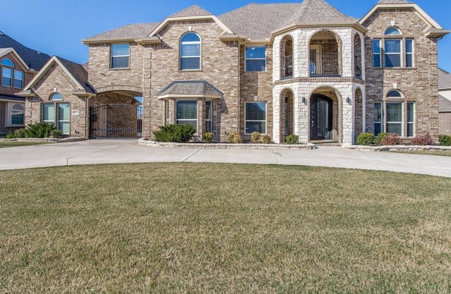 Luxury 7 Bedroom Mansion With Movie Theater and Game Room