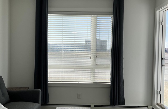 Luxury Airport Suite 2Bed 2Bath w/heated parking