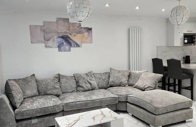 Luxury and stylish 3 bedroom house in Greenhithe