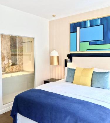 Luxury Apartments MONDRIAN Market Square III
