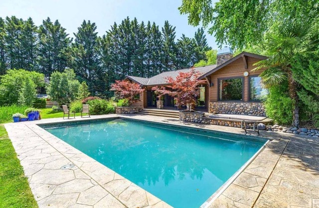 Luxury Ashland Mountain Escape: Pool, Hot Tub