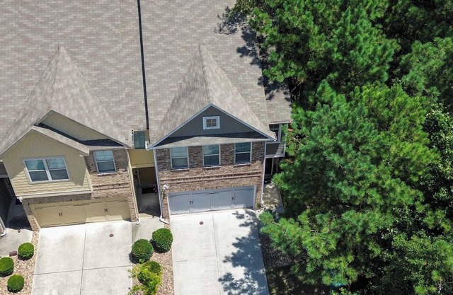 Luxury Atlanta Oasis: Adjustable King Bed, Private Yard, & Park Proximitynnnn