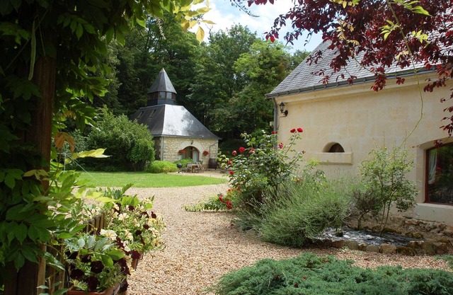 Luxury B&B, near Saumur, in 18thC former wine estate, heated pool