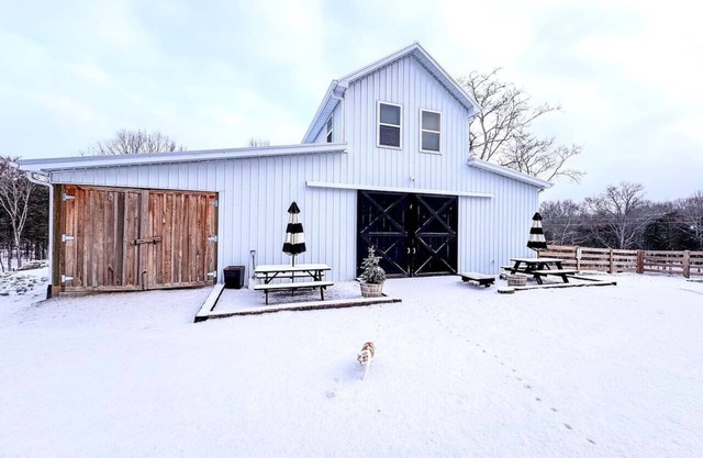 Luxury Barn Apartment: A Unique Equestrian Escape!
