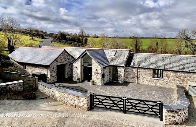 Luxury barn conversion near Padstow - stunning ocean views, garden and hot tub