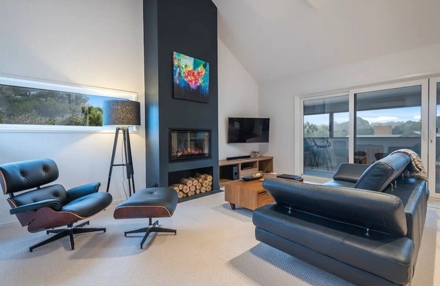 Luxury "barn loft" inspired accommodation within the Macedon Ranges