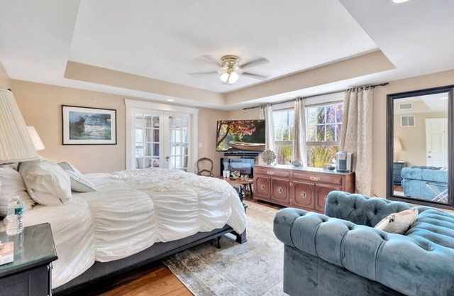 Luxury Bay Room at ONE Inn, steps to Downtown St. Pete: Ideal for all guests