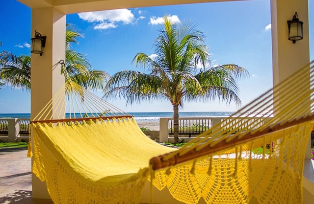 LUXURY BEACHFRONT - Ola Popoyo - 5 BR/4Bath By far the best house in Popoyo