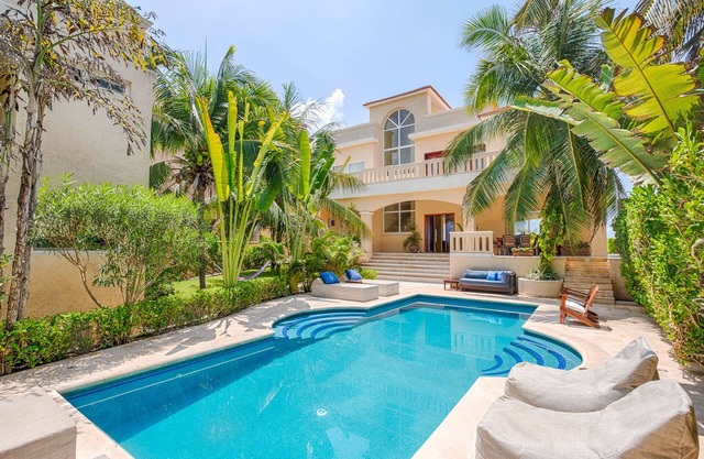 Luxury-Beachfront-Private Chef-Heated Pool