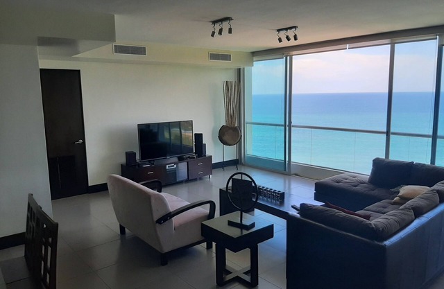 Luxury Brand New Beachfront Apartment, 11th Floor - Rio Mar
