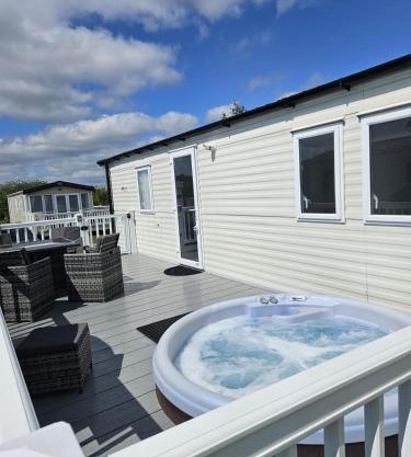 Luxury Caravan 3 Bedroom With Hot-tub Max 6 Guests Per Stay