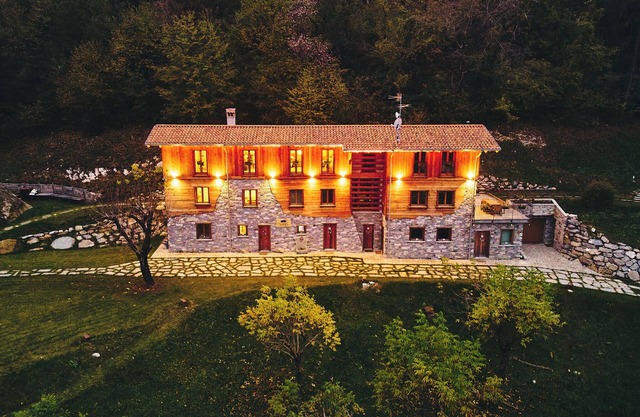 Luxury Chalet Apartment 'Baita Treeb Tivano' with Lake View, Shared Garden and Wi-Fi