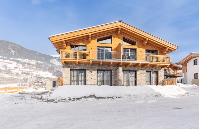 Luxury chalet with sauna and ski storage