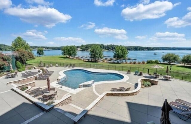 Luxury condo with pool. Bridgewater Pointe