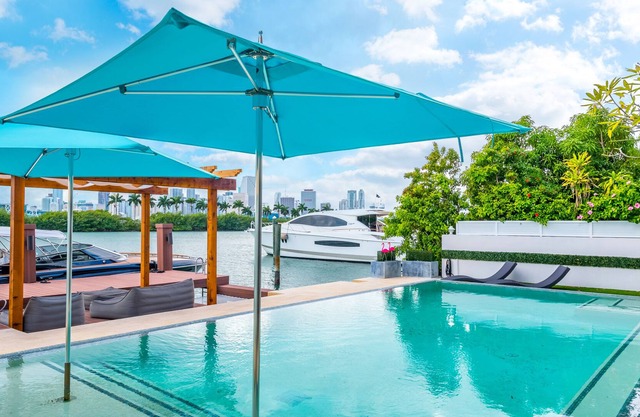 Luxury Contemporary Waterfront Villa on Miami Beach