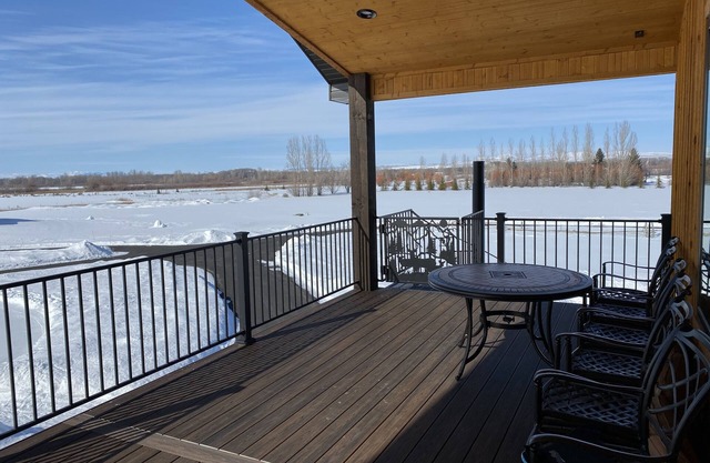 Luxury Country Guest Suite, Sleeps 10, Hot Tub