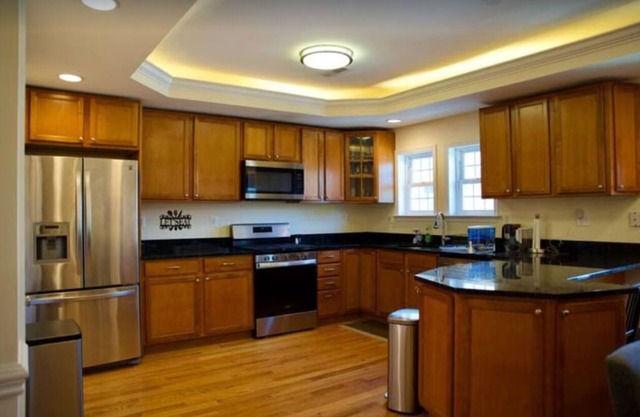 Luxury Detached Home in popular Fed Hill - Free Onsite Parking & Pets Allowed!