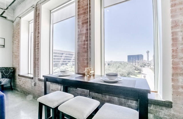 Luxury Downtown Dallas Stay by Amyfinehouse