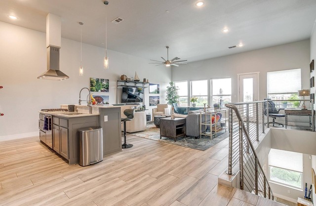 LUXURY DOWNTOWN FORT WORTH VILLA, WALK TO EVERYTHING