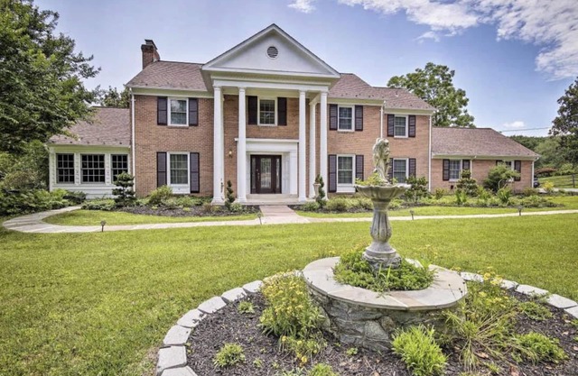 Luxury Estate just minutes from D.C.- Cherry Blossom Season 2023