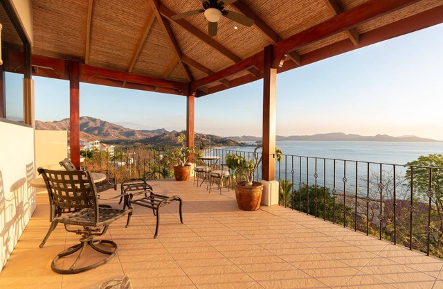 Luxury Flamingo villa with outdoor bar - pool and magnificent views