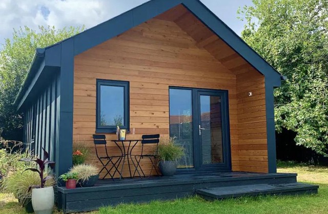Luxury Garden Lodge With Free Parking