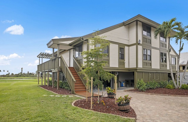 Luxury Golf View Townhouse in The Dunes – Renovated Island Gem