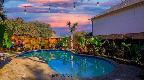 Luxury Holiday Home 5BR Hot Tub, Pool & Beautiful Backyard