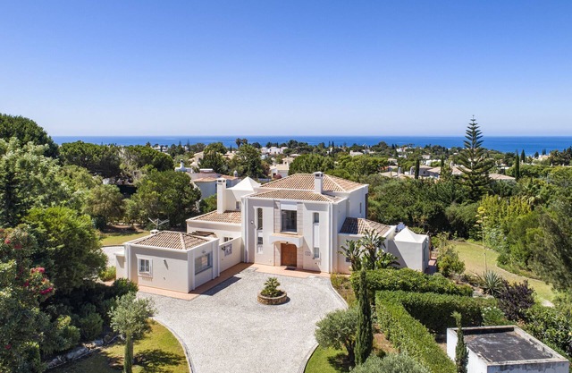Luxury holliday villa with airco and heatable pool near golf and beaches