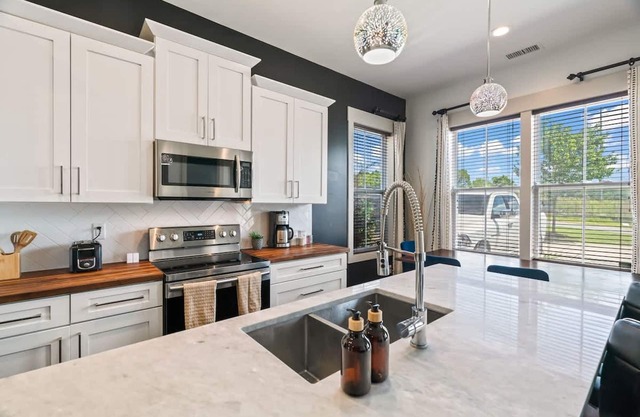 Luxury Home Fire Pit Mini Bar Downtown Nashville