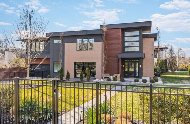 Luxury Home in Green Hills w/Garage, Walk to Park