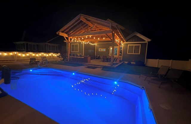 Luxury Home-NEW Outdoor Pavilion, Heated Pool, Volleyball Court, Fire Pit & MORE