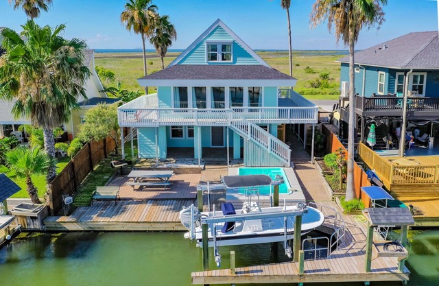 Luxury Home On Canal