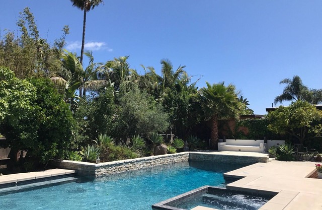 LUXURY HOME IN PERFECT LOCATION 5 mins from BEACH with POOL &