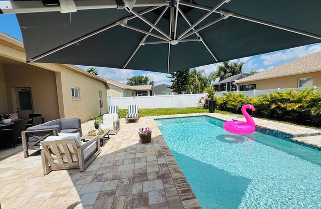 Luxury Home W/ Heated Pool Near IMG & Siesta Key Beach