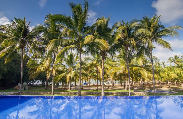 Luxury home w/ private beach & gated community, 100 + Mbps internet