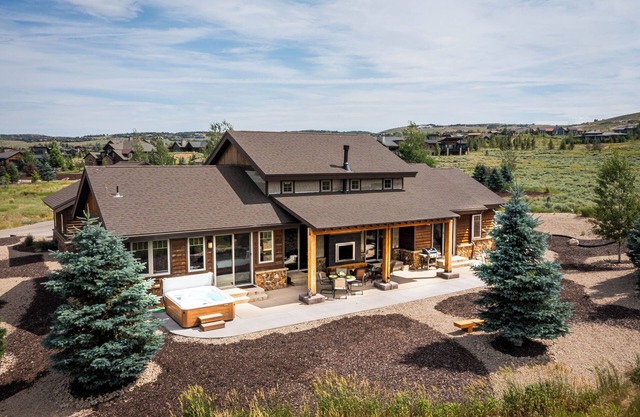 Luxury Home w/Private Hot Tub, Fitness Room + Sauna!