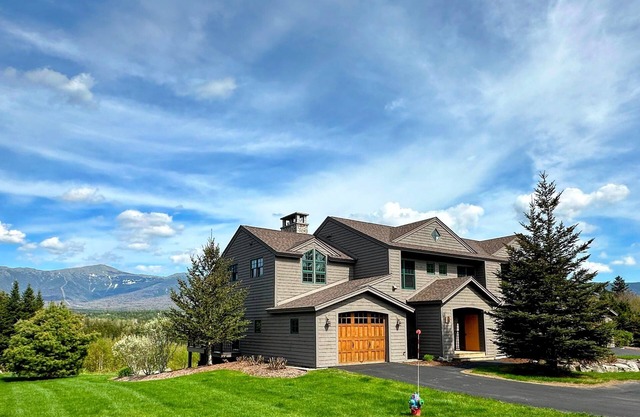 Luxury home, walk to Mt Wash Hotel! Pool/gym passes, stunning views, AC!