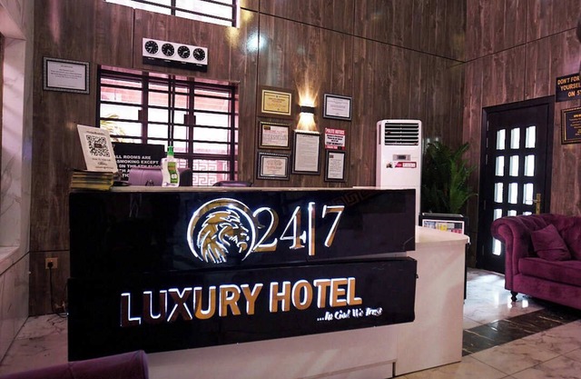 Luxury Hotel Deluxe Room - Sleeps 2 - Gym - Pool