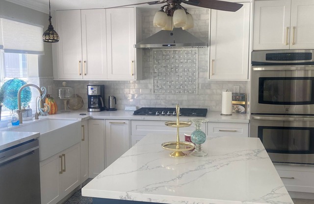 Luxury House in Santa Clarita with Pool and Jacuzzi