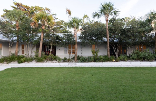 Luxury in Seaside! Just Steps to Beach, Downtown, & Very Private + 2 Bikes