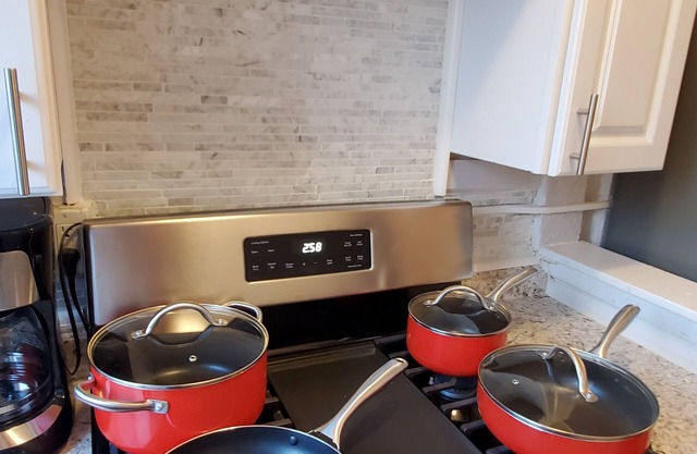 Luxury infinite Motion unit located in New Center Area Historic District!
