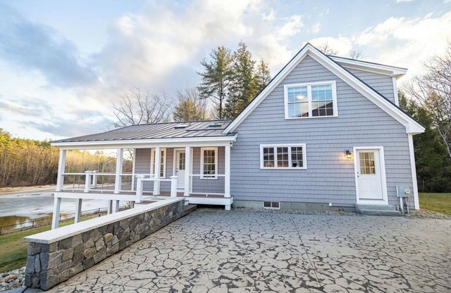 Luxury Lakefront Retreat on Sebago Lake, Sleeps 10!