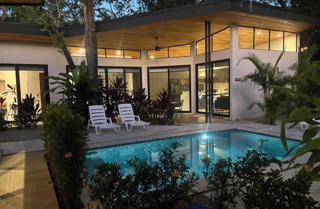 Luxury Living Steps from the Beach, Casa Sun & Serenity