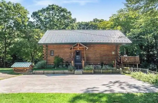 Luxury log cabin w/access to Ford Lake! Sleep 14