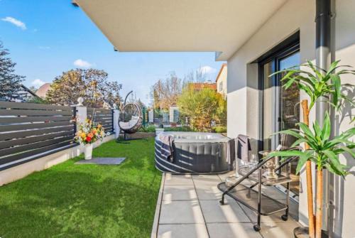 Luxury Long-Term Apartment with Garden & Whirlpool