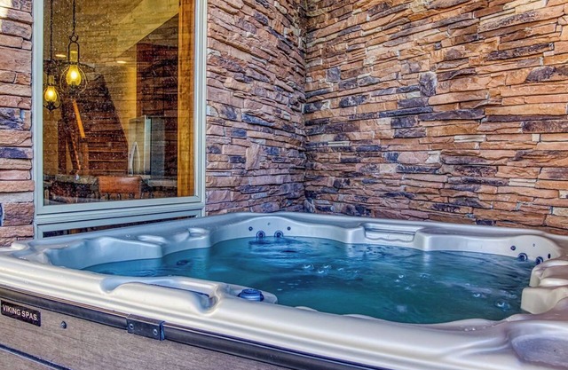 Luxury Lookout - 5 Star, Hot Tub, Free Attraction Tickets!