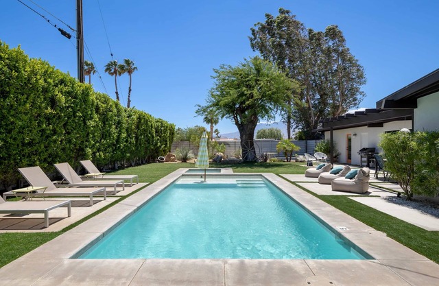 Luxury Mid Century Oasis in Palm Springs