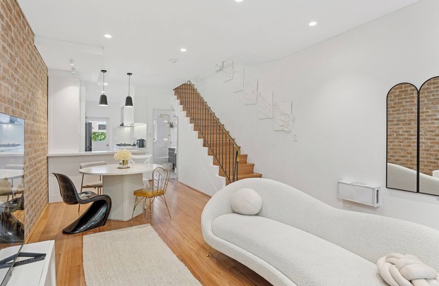 Luxury Modern 2-Story Townhouse in Sydney CBD