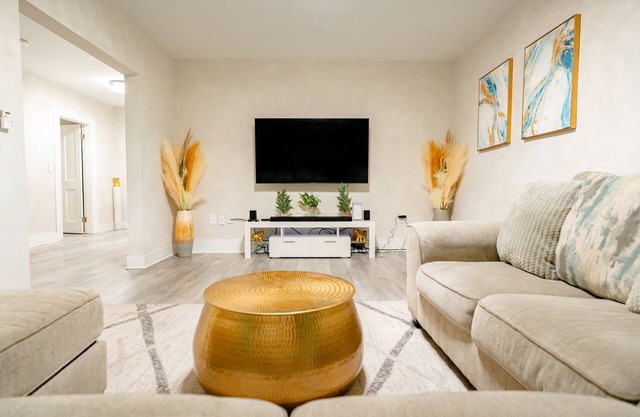Luxury Modern Home - Family Friendly Close to Boston and Gillete Stadium!